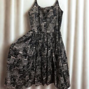 NEW XL Bernie Dexter - Kaelyn Black and White Cityscape Midi Dress